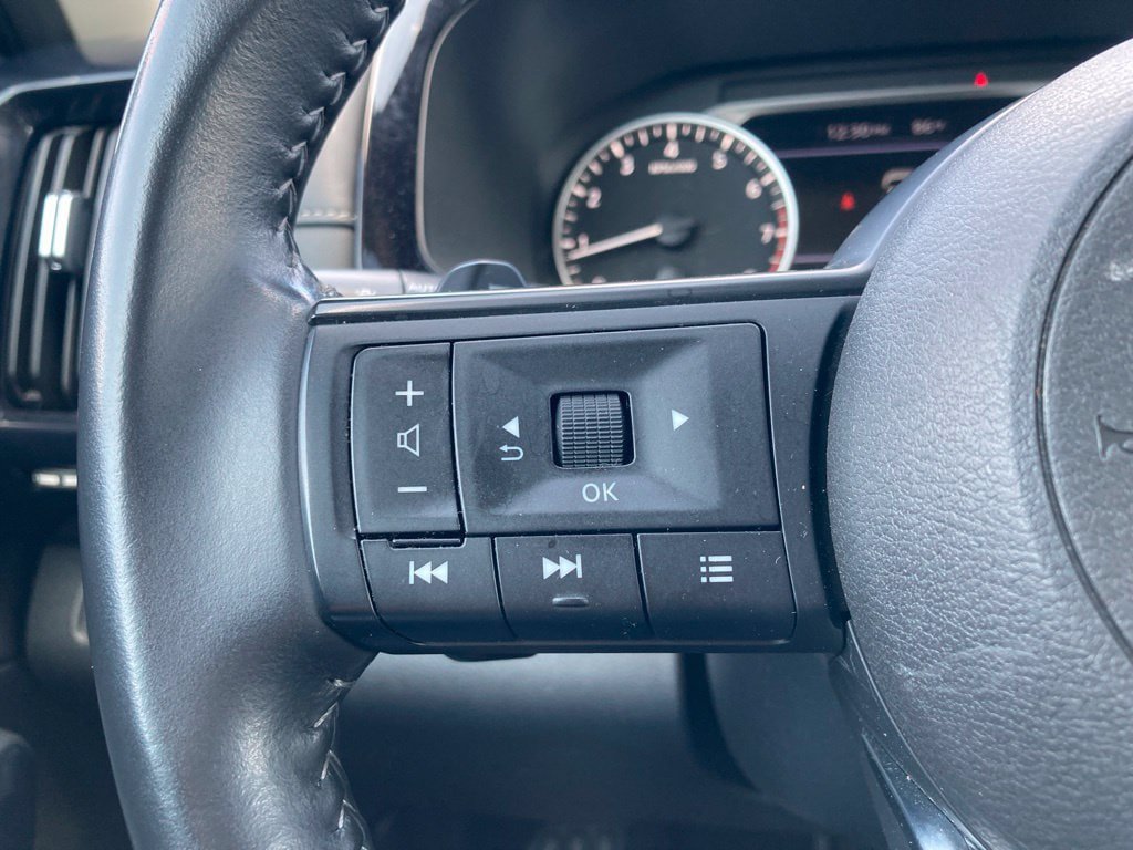 Used 2025 Nissan Pathfinder SV FWD image 15