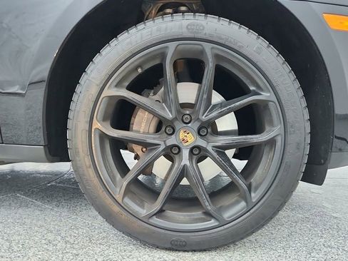 Used 2022 Porsche Macan image 14
