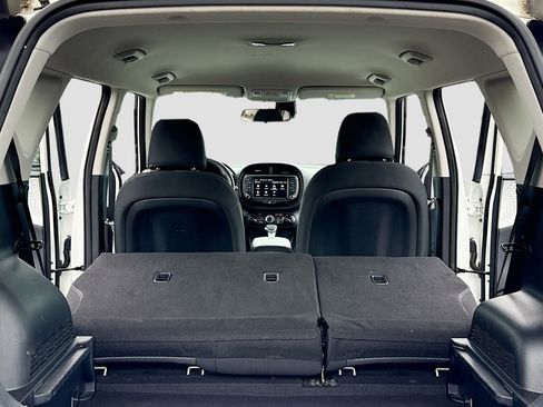 Used 2023 Kia Soul LX image 7