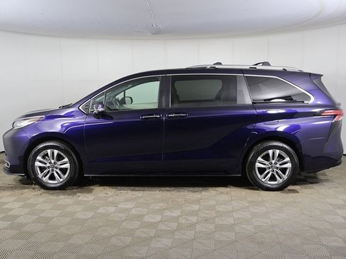 Used 2022 Toyota Sienna Limited image 15