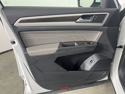 Certified 2023 Volkswagen Atlas SE w/ Black Wheel Package image 17