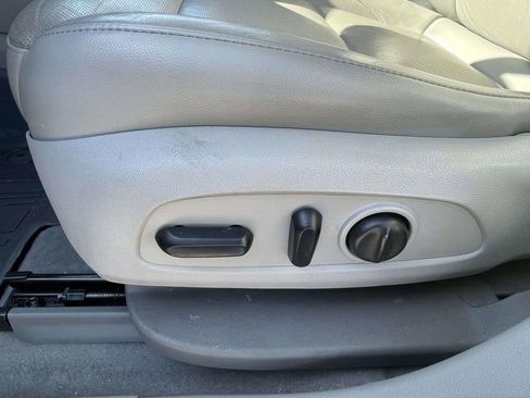 Used 2018 GMC Acadia SLT w/ LPO, Floor Liner Package image 17