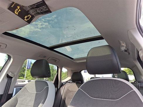 New 2025 Volkswagen Taos SE image 11