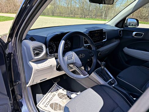 Used 2021 Hyundai Venue w/ Cargo Package image 13