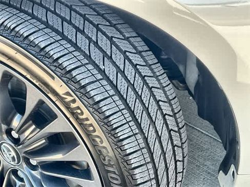 Used 2017 Toyota Avalon Touring image 23