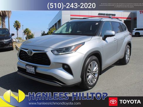 Certified 2024 Toyota Highlander Platinum AWD/4WD image 3