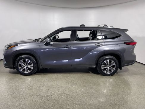 Certified 2021 Toyota Highlander XLE AWD/4WD image 6