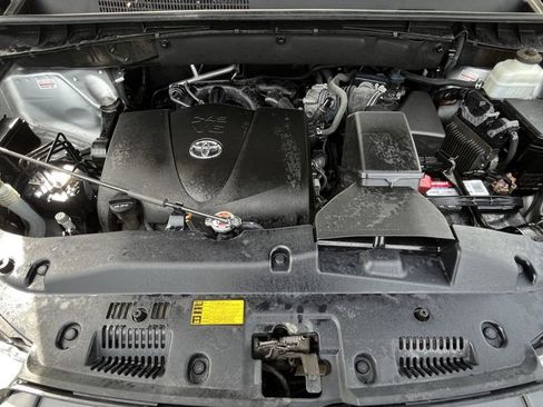 Used 2019 Toyota Highlander XLE image 8
