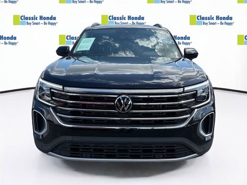 Used 2025 Volkswagen Atlas SE FWD image 2