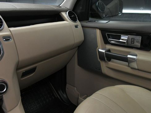 Used 2016 Land Rover LR4 HSE image 29