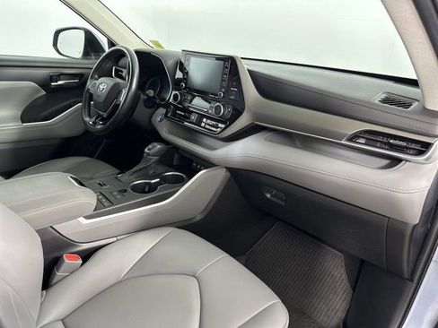 Used 2021 Toyota Highlander XLE image 25