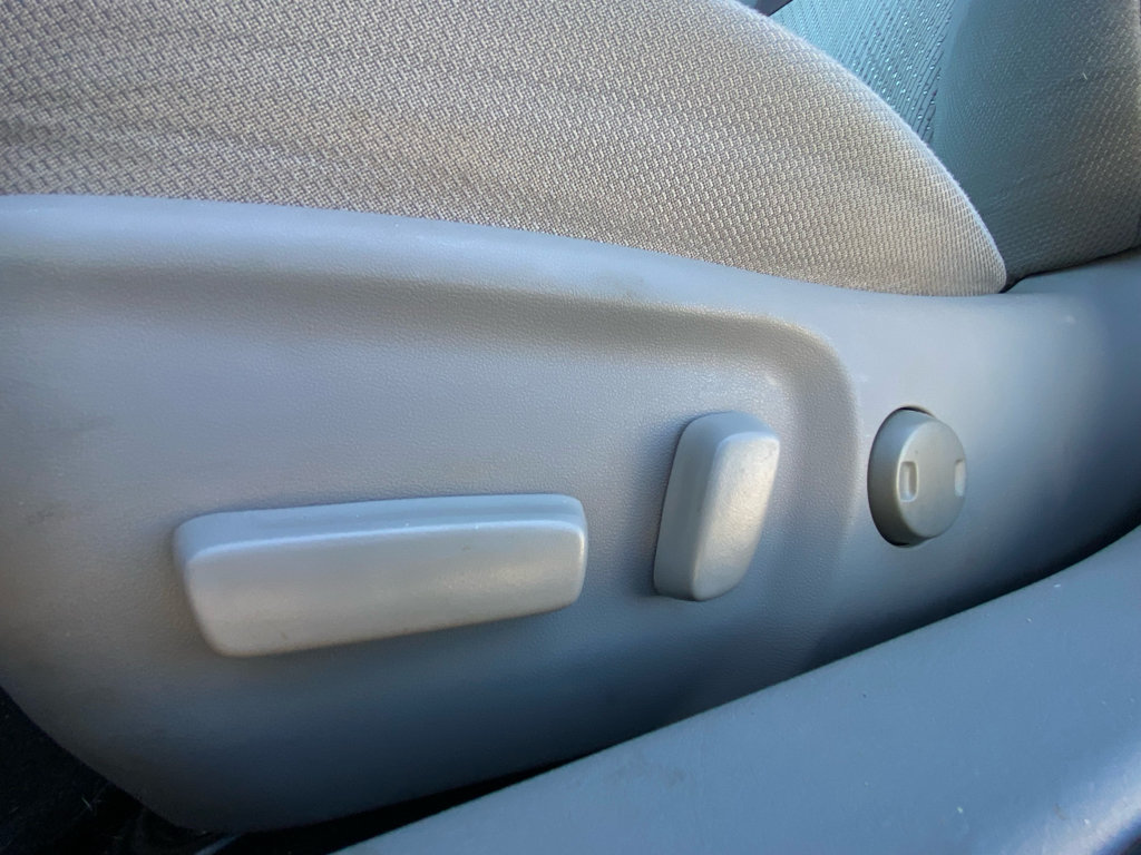 Used 2012 Toyota Camry LE FWD image 10