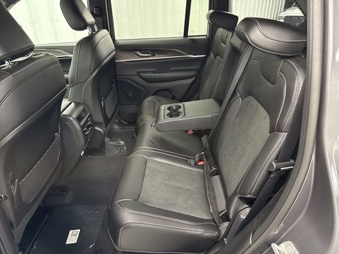 New 2026 Jeep Grand Cherokee Laredo image 12