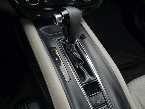 Used 2022 Honda HR-V LX image 26