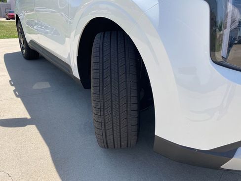 New 2026 Kia Carnival EX FWD image 17