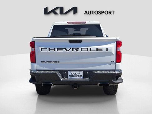 Used 2021 Chevrolet Silverado 1500 LT Trail Boss w/ LPO, Dark Essentials Package AWD/4WD image 9