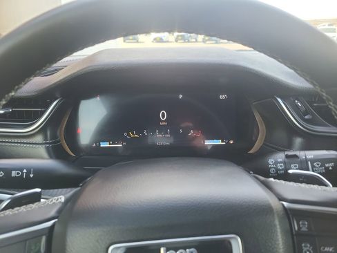 Used 2024 Jeep Grand Cherokee Altitude image 16