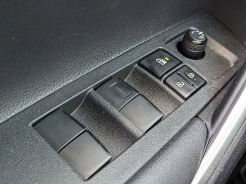 Used 2023 Toyota Corolla Cross L image 22