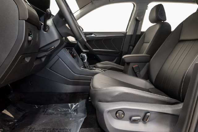 Used 2023 Volkswagen Tiguan SE FWD image 13