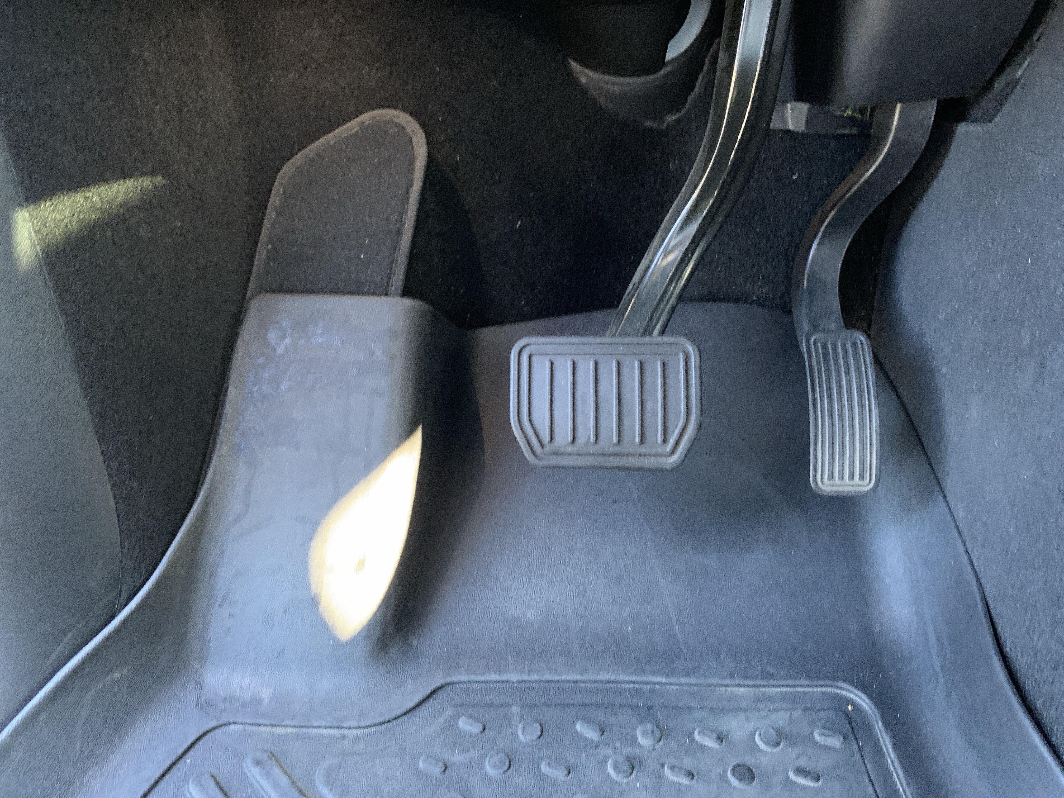 Used 2024 Tesla Model Y Long Range AWD/4WD image 17
