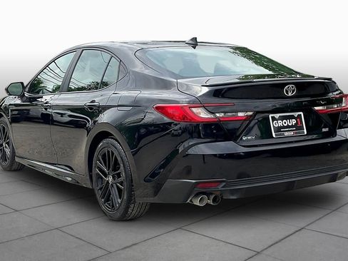 Used 2025 Toyota Camry SE image 12