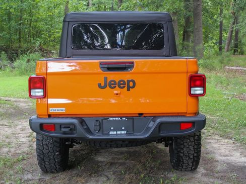 New 2025 Jeep Gladiator Sport image 4