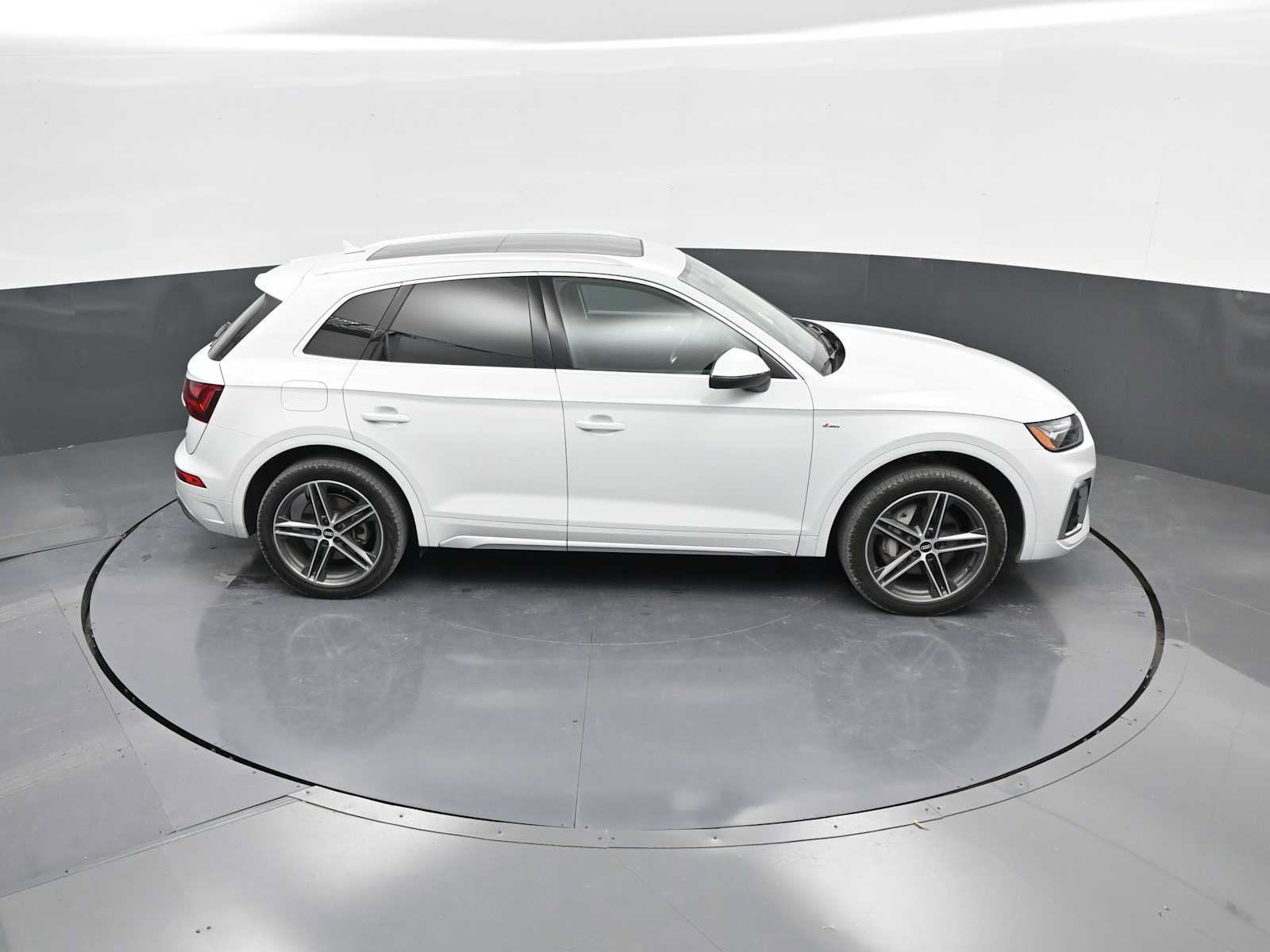 Used 2021 Audi Q5 e Premium Plus AWD/4WD image 32