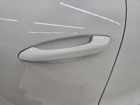 Used 2017 Porsche Macan Turbo AWD/4WD image 11
