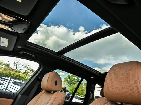 Used 2024 BMW X5 xDrive40i w/ M Sport Package AWD/4WD image 29