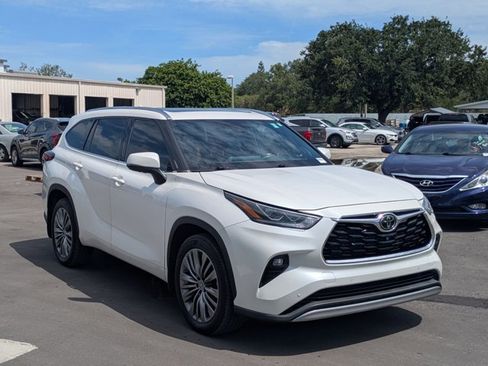 Used 2021 Toyota Highlander Platinum AWD/4WD image 3