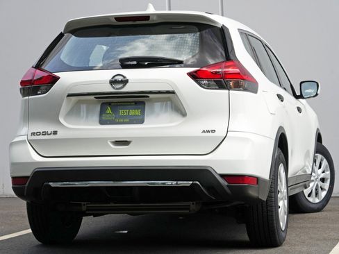 Used 2017 Nissan Rogue S AWD/4WD image 4