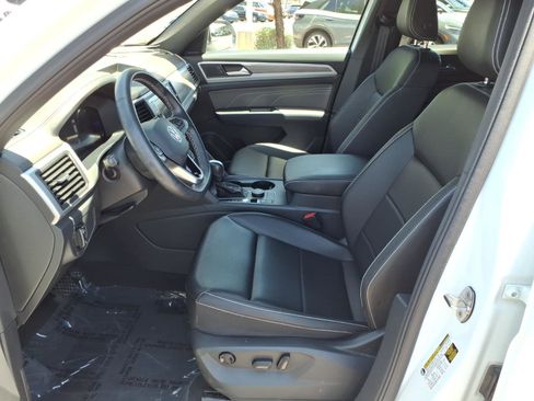 Certified 2023 Volkswagen Atlas Cross Sport SE AWD/4WD image 18