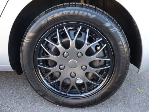 Used 2015 Volkswagen e-Golf Limited Edition FWD image 40