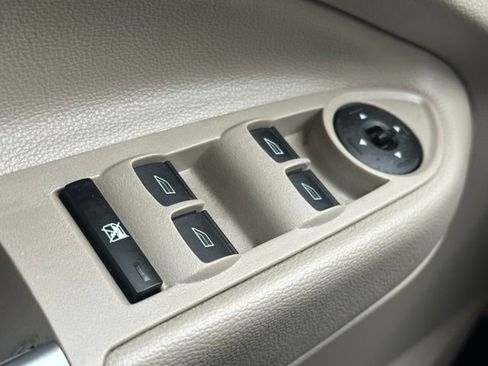 Used 2018 Ford Escape SE image 17