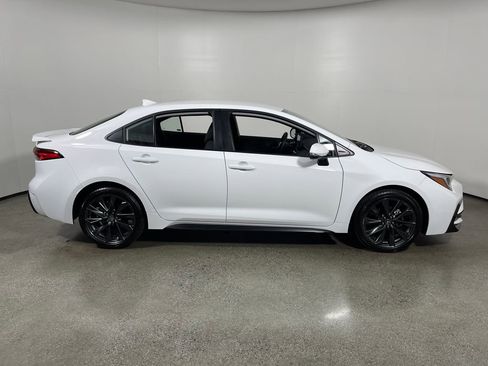 Certified 2025 Toyota Corolla SE FWD image 2