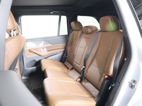 Used 2025 Mercedes-Benz GLS 450 4MATIC image 39