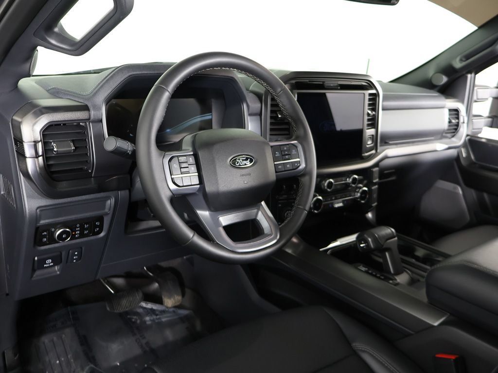 Used 2025 Ford F150 Lariat AWD/4WD image 32