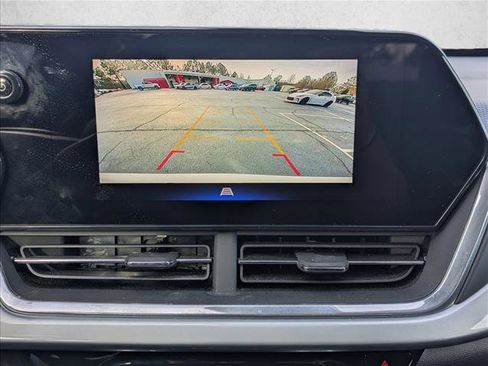 Used 2024 Chevrolet Trax LT image 17