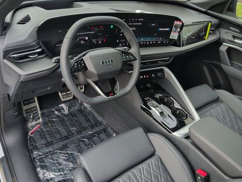 New 2025 Audi SQ5 Prestige image 2