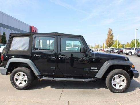 Used 2016 Jeep Wrangler Unlimited Sport w/ Max Tow Package image 6