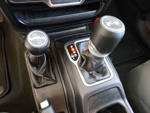 Used 2021 Jeep Wrangler Sport AWD/4WD image 14