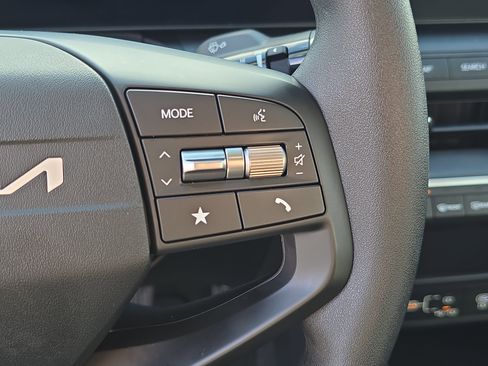 Certified 2025 Kia K4 LX image 32