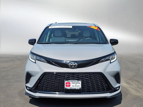 Used 2026 Toyota Sienna XSE AWD/4WD image 8