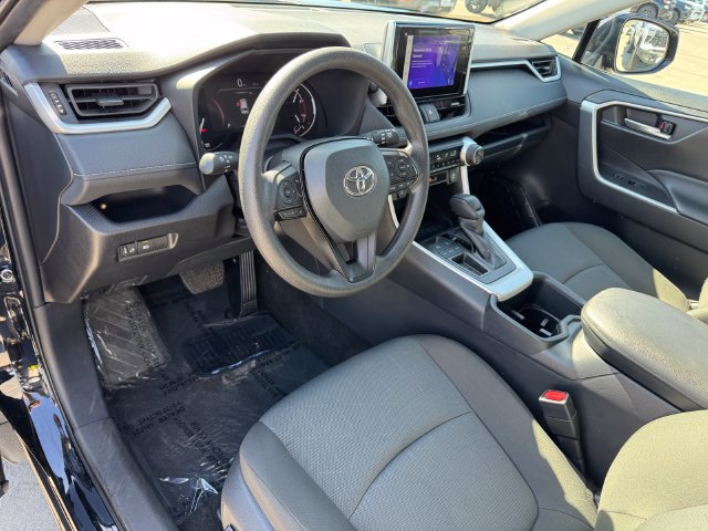 Used 2025 Toyota RAV4 XLE FWD image 15