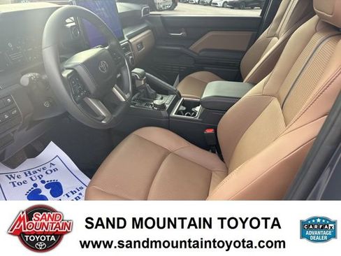 Used 2025 Toyota 4Runner Limited image 12