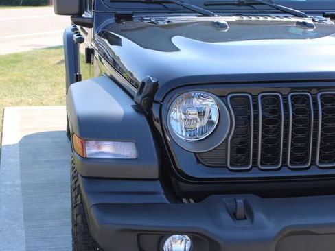 Used 2026 Jeep Wrangler Unlimited Sport AWD/4WD image 5