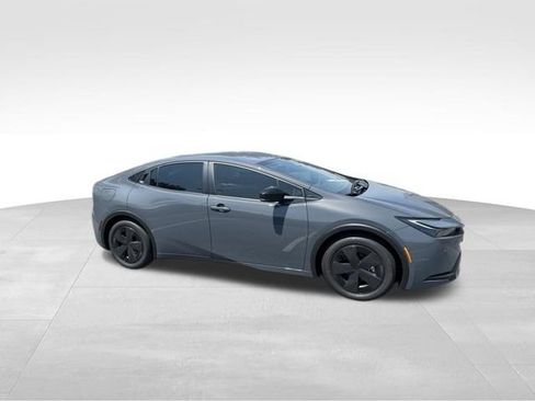 Certified 2026 Toyota Prius Plug-In Hybrid FWD image 7