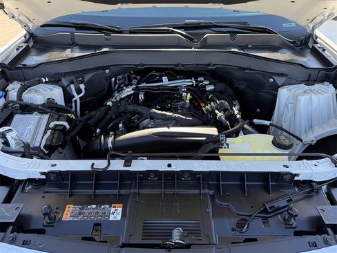 Certified 2025 Ford Explorer Active w/ Active Comfort Package image 28