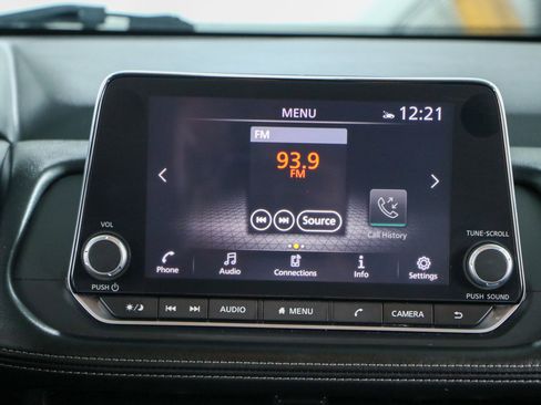 Used 2024 Nissan Rogue SV FWD image 19