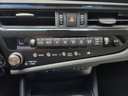 Used 2025 Lexus ES 350 w/ Premium Package image 18